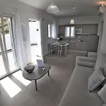 Dom wakacyjny 1path Pelican Mykonos Super Paradise House